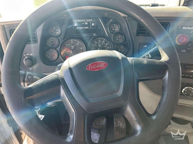 2020-peterbilt-567-image-13