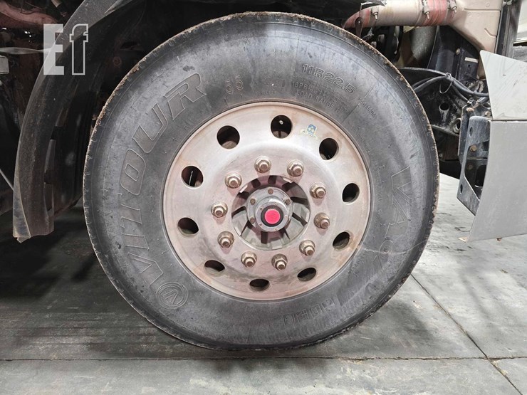 2016-freightliner-cascadia-113-image-25