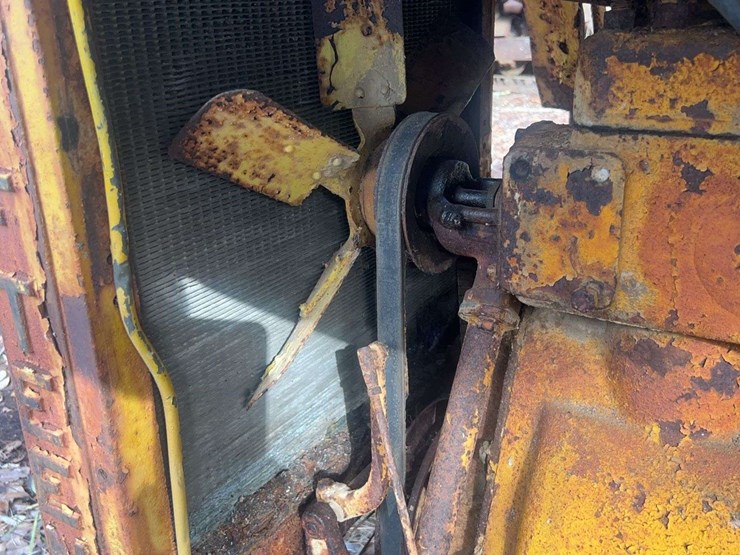 caterpillar-fifteen-crawler-image-36