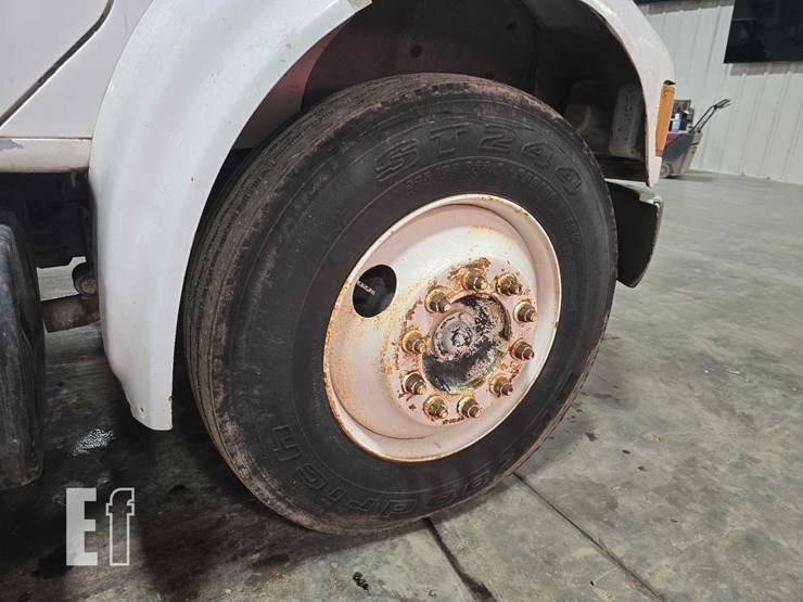 1998-international-4700-image-24