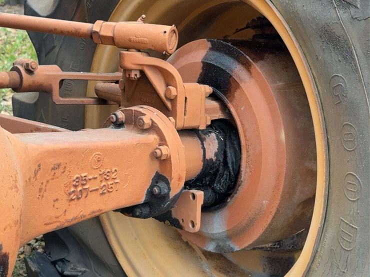 minneapolis-moline-g706-image-40