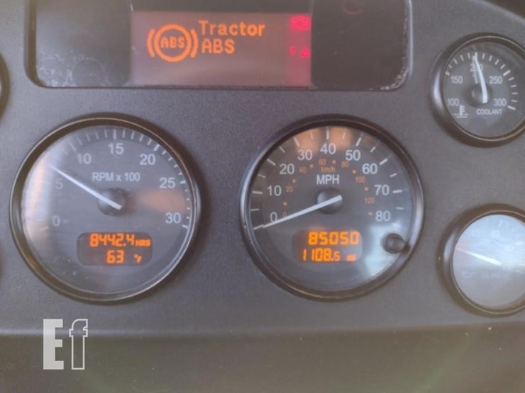 peterbilt-330-image-9