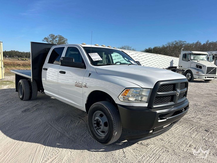 2017-dodge-3500-image-2