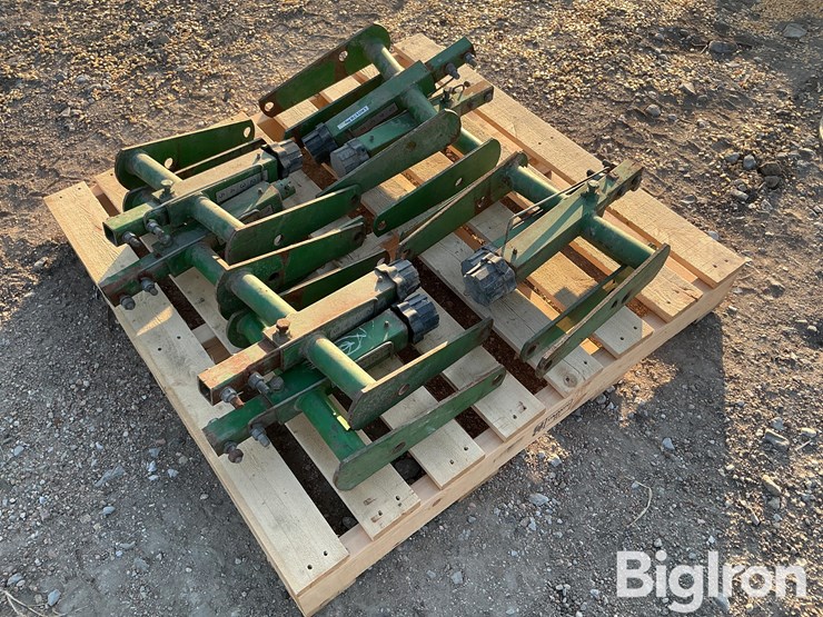 john-deere-twist-adjust-planter-opener-brackets-image-5