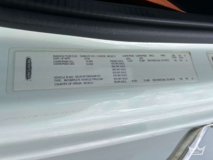 2019-freightliner-m2-106-image-5