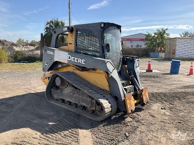2013-deere-329e-image-2