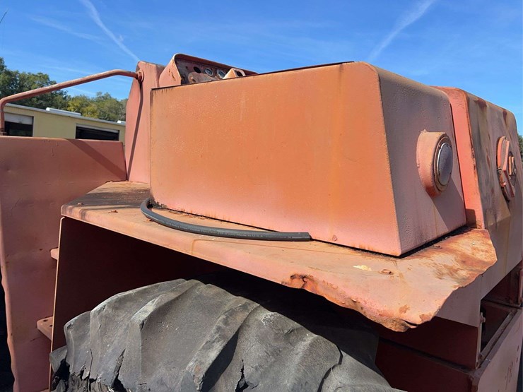 allis-chalmers-4wd-parts-tractor-image-31