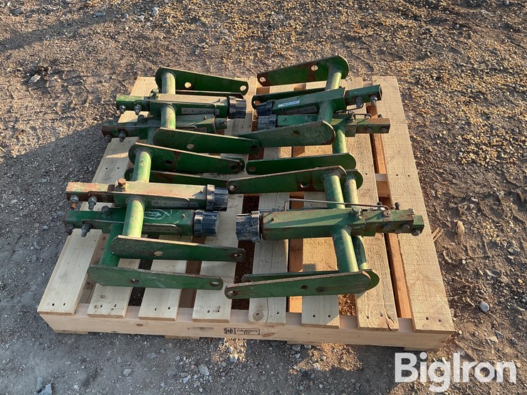 john-deere-twist-adjust-planter-opener-brackets-image-6