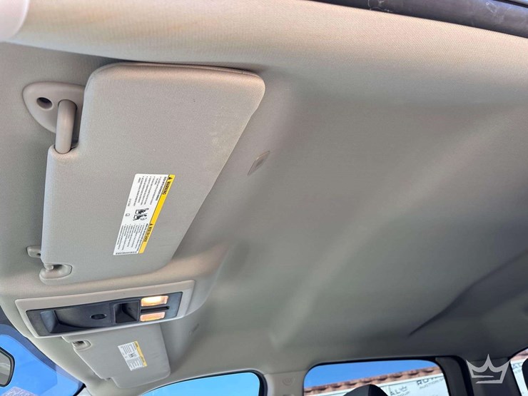 2021-ram-1500-slt-image-23