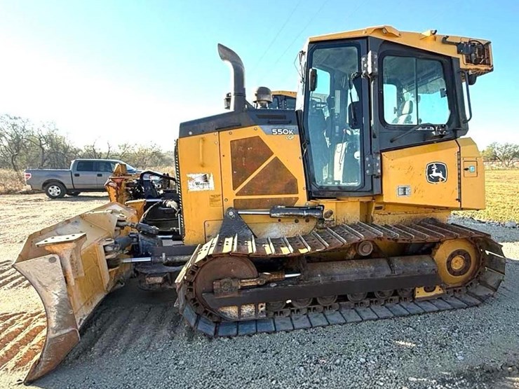 2017-deere-550k-lgp-image-1