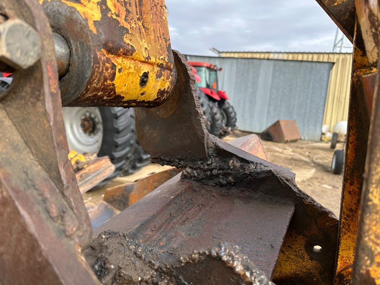 new-holland-lb75b-image-27