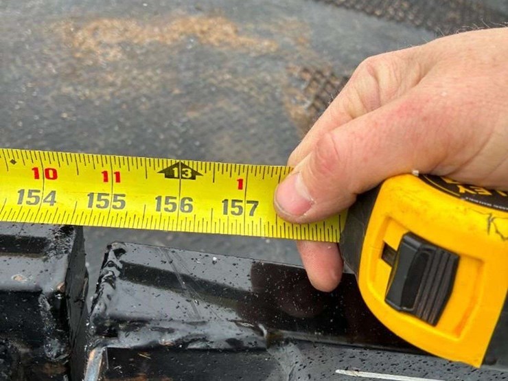 2023-isuzu-npr-image-9