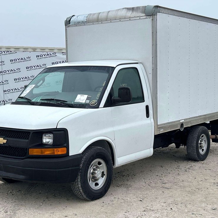 2017 Chevrolet Express 12FT Box Van w/ Liftgate