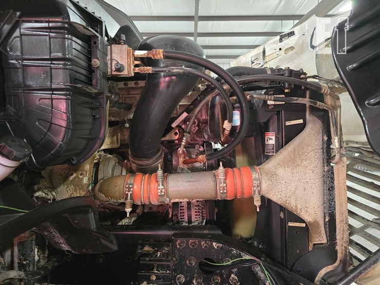 2016-freightliner-cascadia-113-image-19