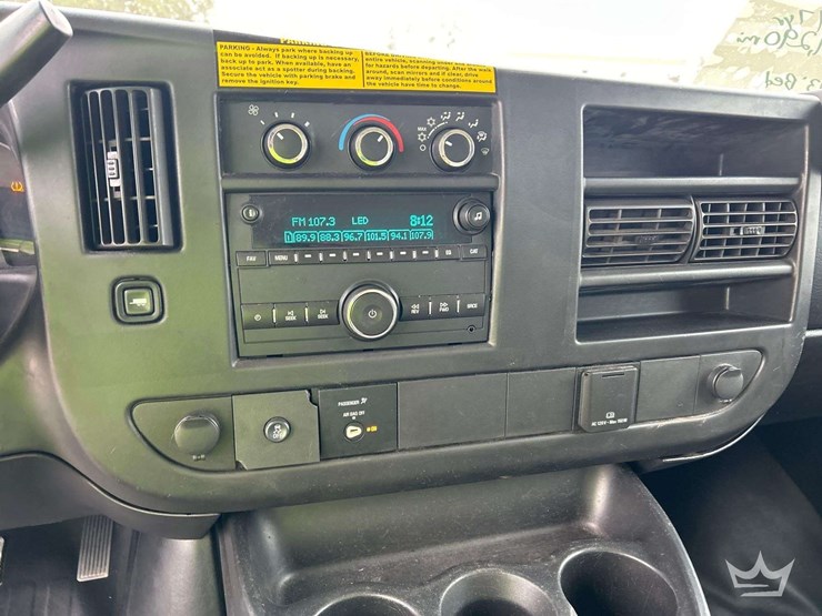 2017-chevrolet-express-12ft-box-van-w/-liftgate-image-18