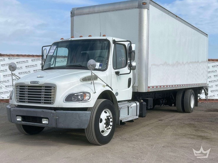 2019-freightliner-m2-106-image-1