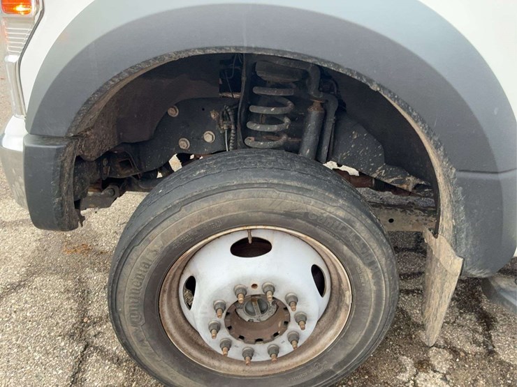 2022-ford-f550-image-5