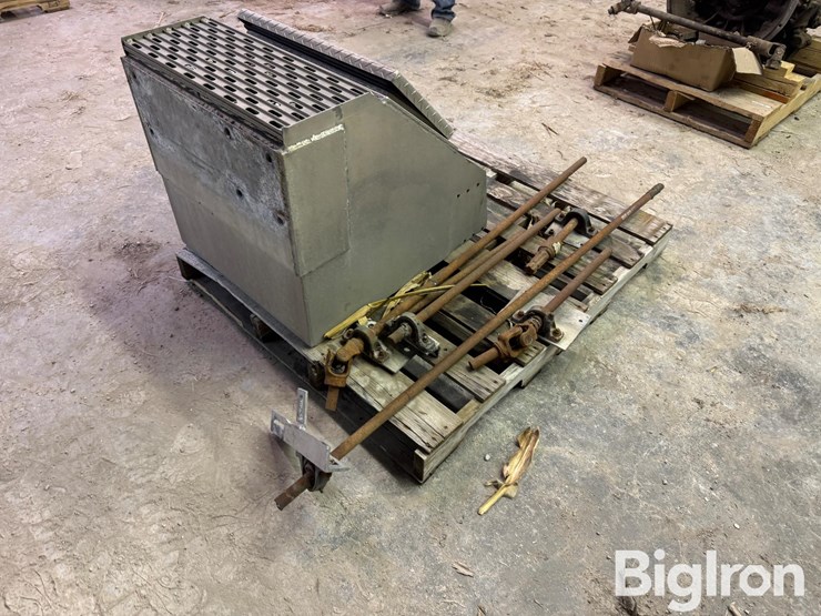 merritt-saddle-box-aluminum-truck-boot-box-&-drive-lines-image-5