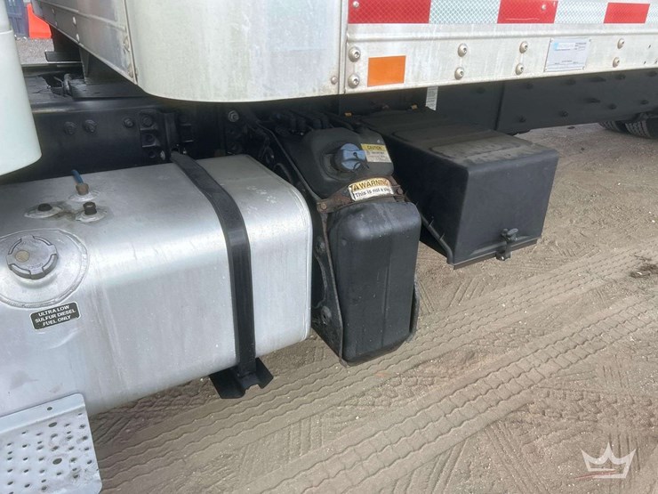 2019-freightliner-m2-106-image-9