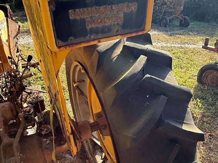 minneapolis-moline-parts-tractor-image-17