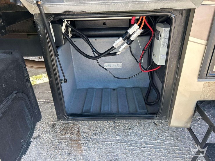 2008-freightliner-allegro-bay-class-a-motorhome-image-29