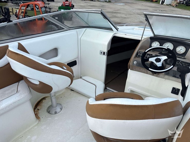 2009-mariah-sc23-23ft.-cabin-cruiser-with-t/a-boat-trailer-image-9