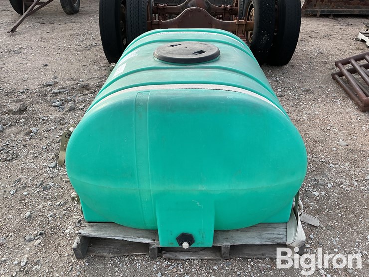200-gallon-oval-tank-on-pallet-image-4