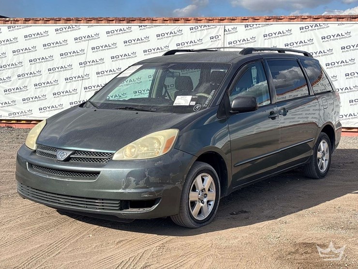 2005-toyota-sienna-image-1