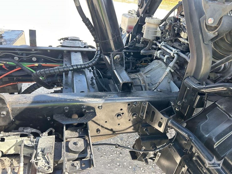 2018-isuzu-ftr-image-10