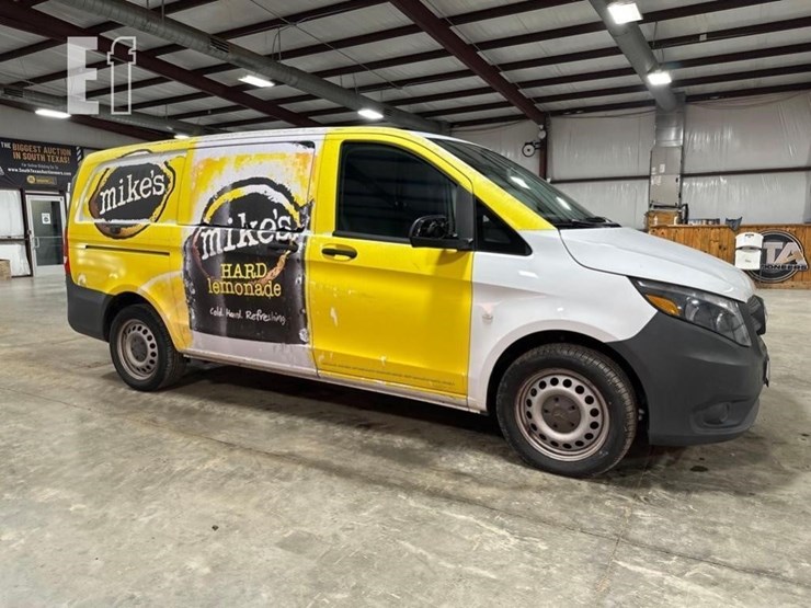 2017-mercedes-benz-metris-image-2