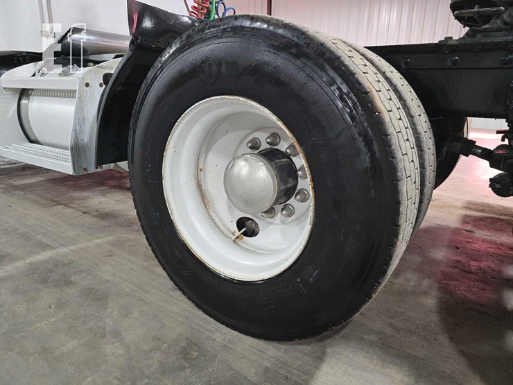 2010-peterbilt-340-image-20