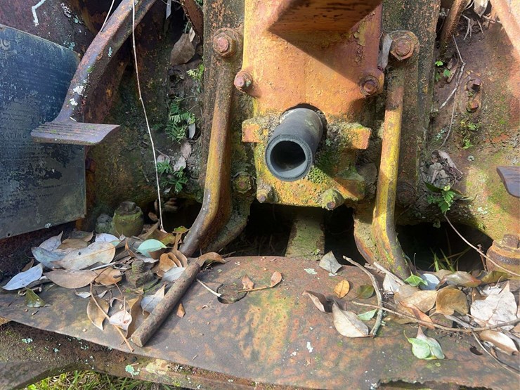 caterpillar-fifteen-crawler-image-27