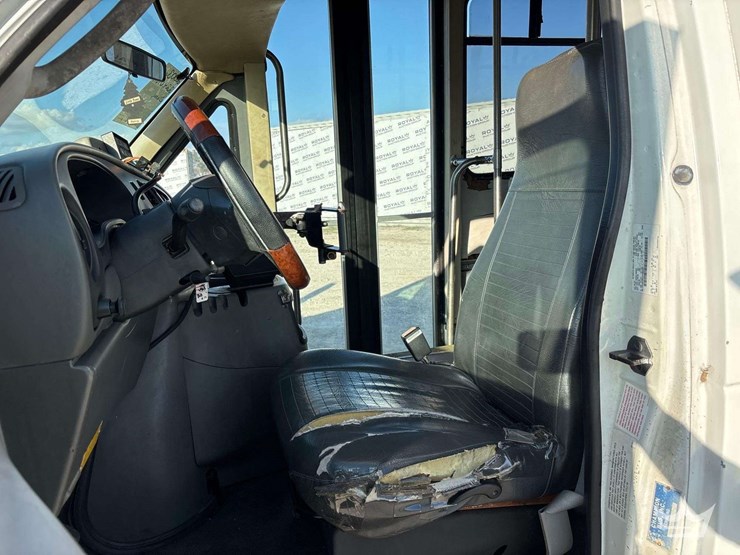 2003-ford-e450-image-34