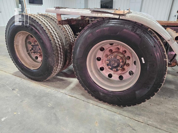 2016-freightliner-cascadia-113-image-25