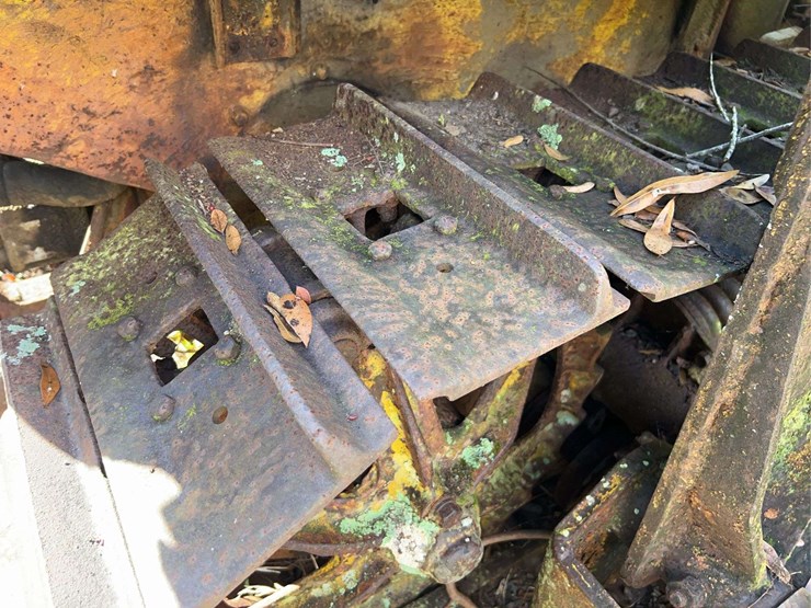 caterpillar-r2-image-48