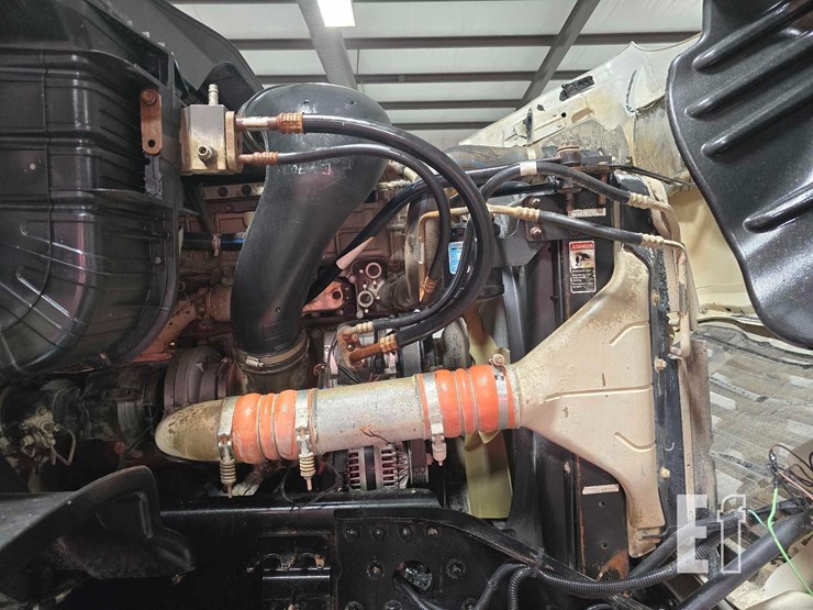 2016-freightliner-cascadia-113-image-20