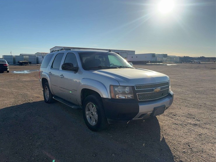 2012-chevrolet-tahoe-lt-image-2