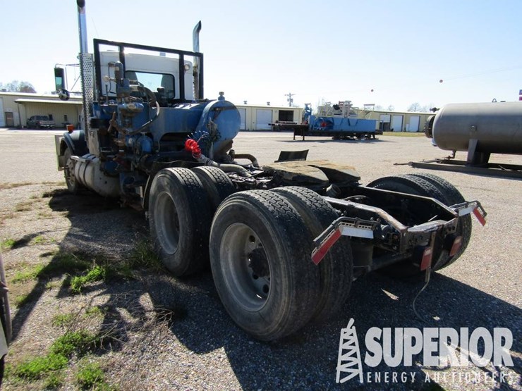 2015-kenworth-t800-image-4