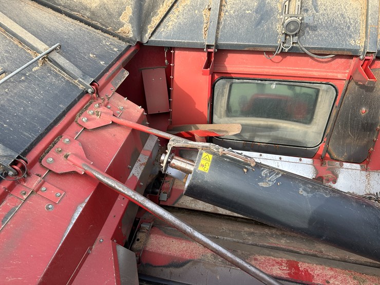 #38416-•-2016-case-axial-flow-8240-prwd-combine-yfg230343-image-60