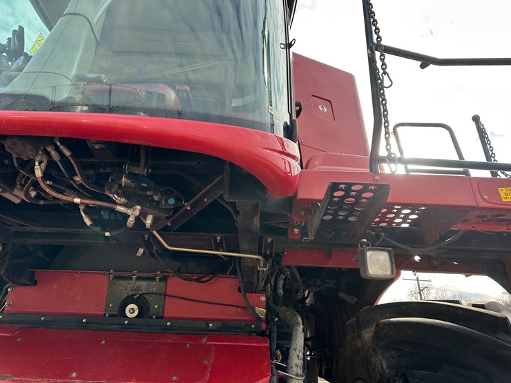 #38416-•-2016-case-axial-flow-8240-prwd-combine-yfg230343-image-49