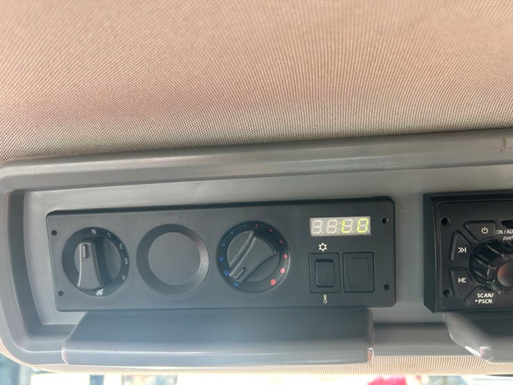 2014-versatile-400-image-41