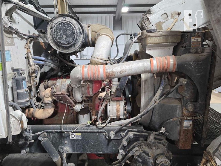 2013-peterbilt-365-image-25