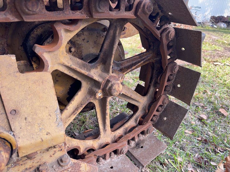 caterpillar-ten-gas-crawler-image-33