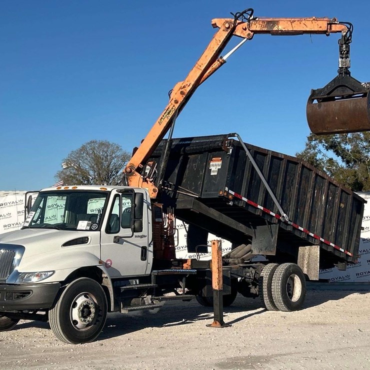 2011 INTERNATIONAL DURASTAR 4300