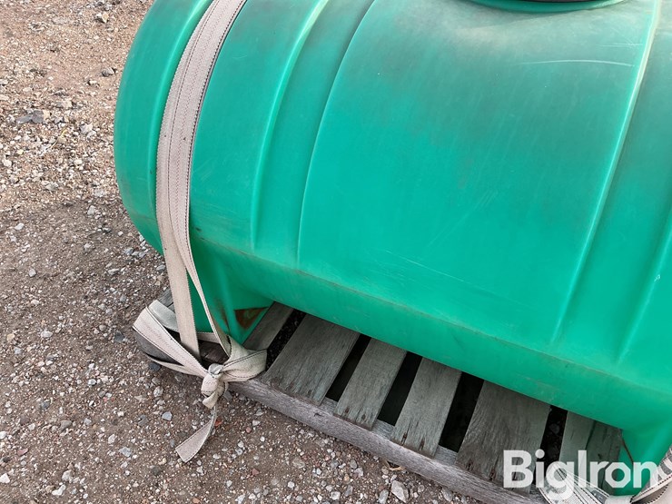 200-gallon-oval-tank-on-pallet-image-11