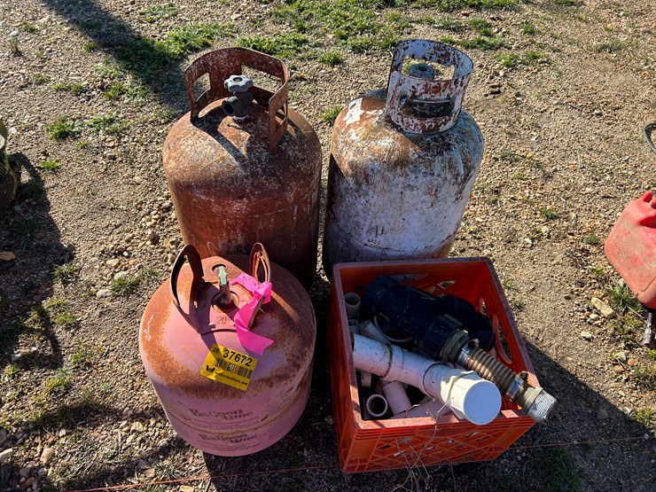#37672-•-lot-of-(3)-propane-bottles-image-5
