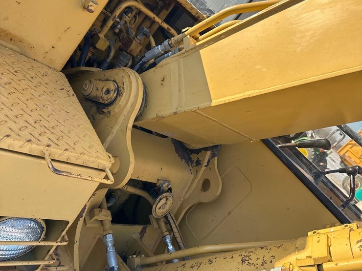 caterpillar-e70b-image-10