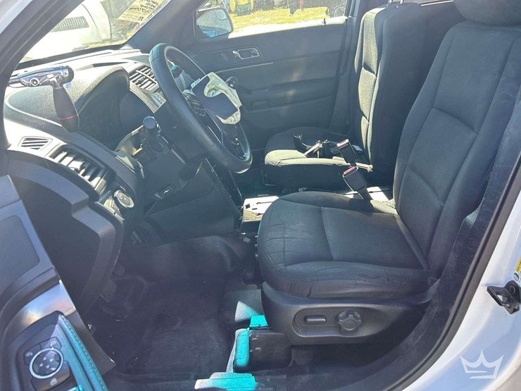 2017-ford-explorer-image-11