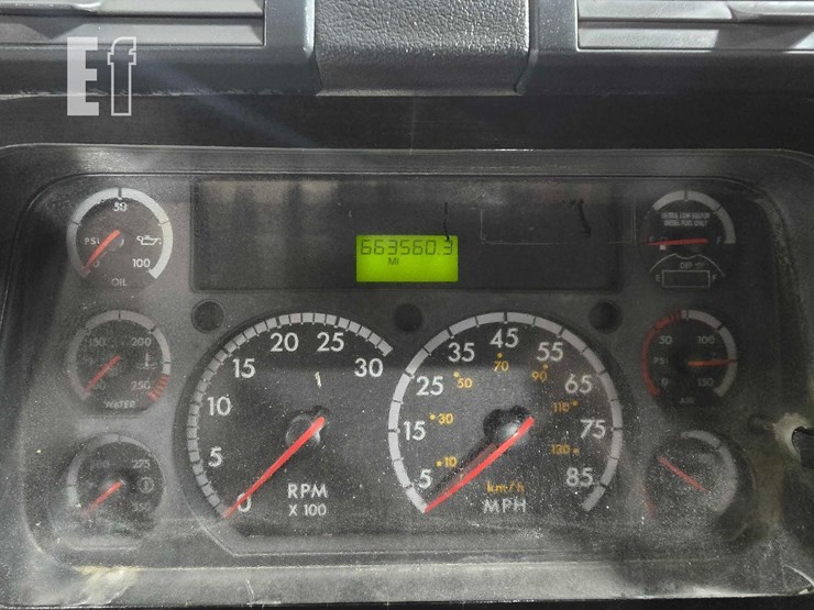 2016-freightliner-cascadia-113-image-12