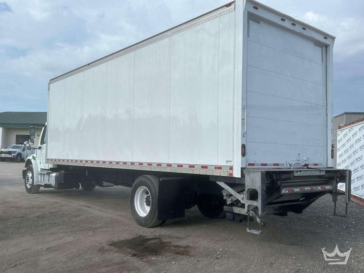 2019-freightliner-m2-106-image-4